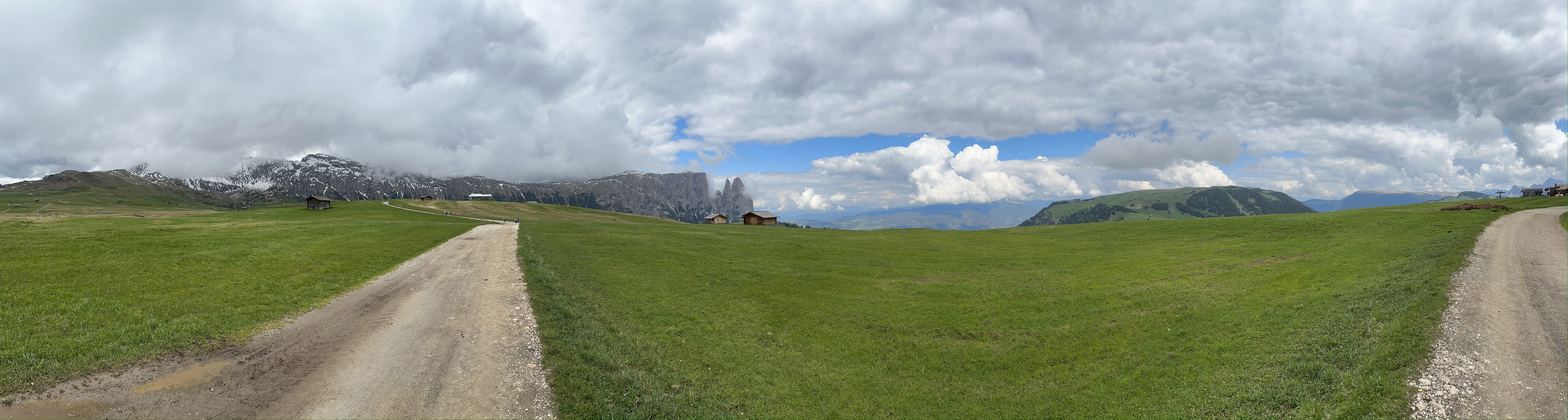 Weite Berglandschaft – Ruhe und Klarheit